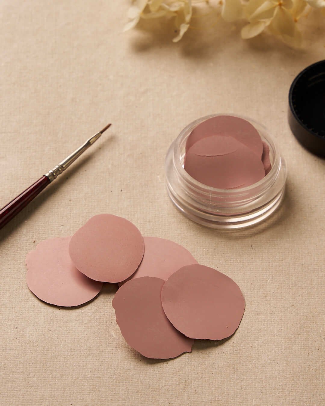 Gesso Chips (1a) Manuscript Gesso for Gilding (5 gm) - Image 1